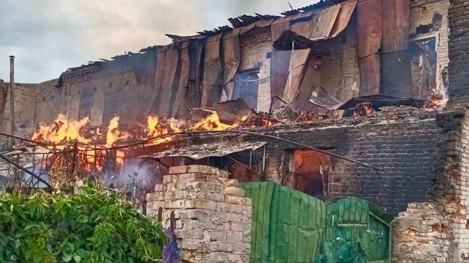 Понад півсотні ударів: у поліції показали наслідки обстрілів Нікопольщини за минулу добу (ФОТО)