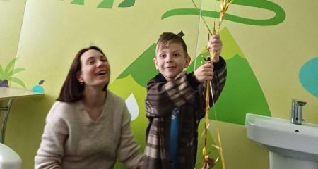 Ракетний удар по дитмайданчику у Кривому Розі: після лікування у Києві додому повернувся 4-річний Ярослав (ФОТО)