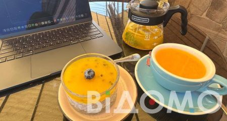 У Камʼянському водій влетів у кафе та збив жінку за столиком