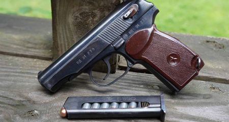 У Дніпрі вулицею блукав п'яний чоловік з пістолетом (ФОТО)