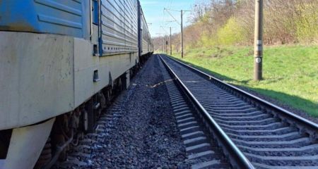 В Днепре поезд насмерть сбил человека