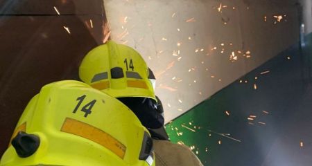 У Кривому Розі рятувальники діставали з квартири труп, який пролежав там місяць (ФОТО, ВІДЕО)